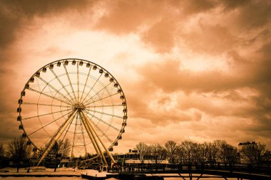 Montreal Dönme dolabı karda. Çekim yeri: Montreal, Kanada