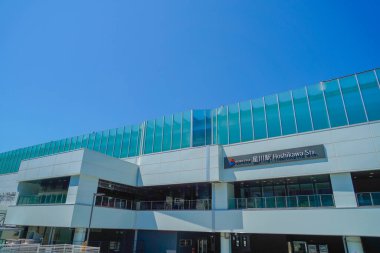 Hoshikawa İstasyonu 'nun dışı. Çekim yeri: Hodogaya Koğuşu, Yokohama Şehri