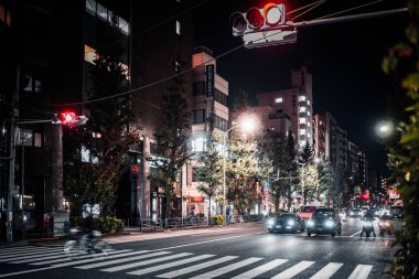 Gece Kavşağı manzarası. Çekim yeri: Nakano Ward, Tokyo