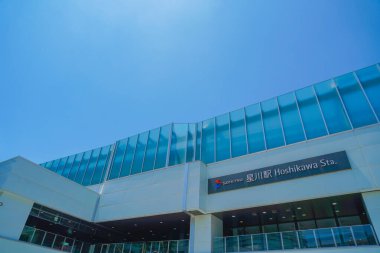 Hoshikawa İstasyonu 'nun dışı. Çekim yeri: Hodogaya Koğuşu, Yokohama Şehri