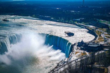 Niagara Şelalesi ve kasaba. Çekim Konumu: Toronto