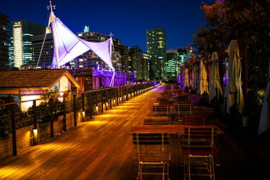 Teras ve gece manzarası