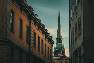 Kilise ve şehir manzarası (Gamla Stan)