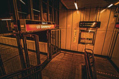 Viyana metro istasyonu girişi