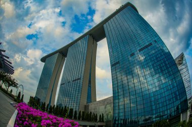 Alacakaranlıkta Singapur binaları