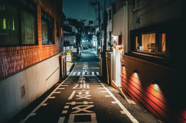 Sessiz arka sokak (Roppongi)