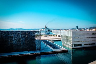 Marsilya limanı ve gece manzarası