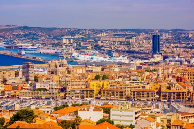 Marsilya limanının panoramik görüntüsü (Fransa)