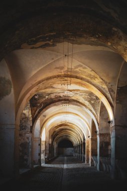 San Ferran Kalesinin kemerli koridoru