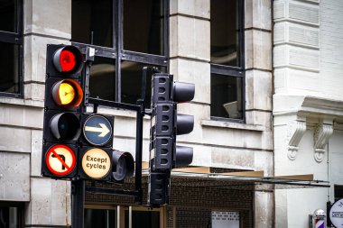 Kırmızı ışık sokak köşesi