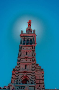 Bakire Meryem heykeli kulesi