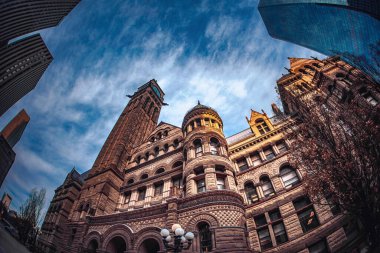 Toronto eski belediye binası ve gökdelenler