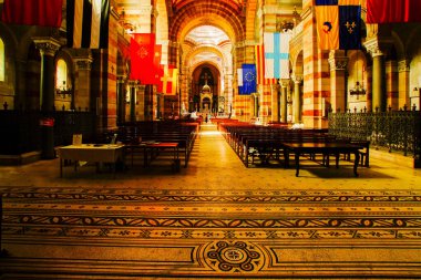 Marsilya katedralinin içinde