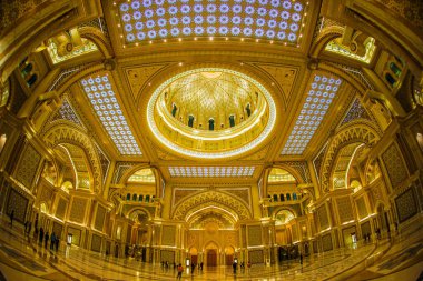 Abu Dabi 'deki Altın Parlak Salon