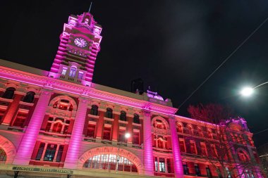 Flinders istasyon gece görünümü