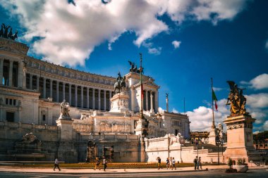 Anma Salonu ve Meydanı