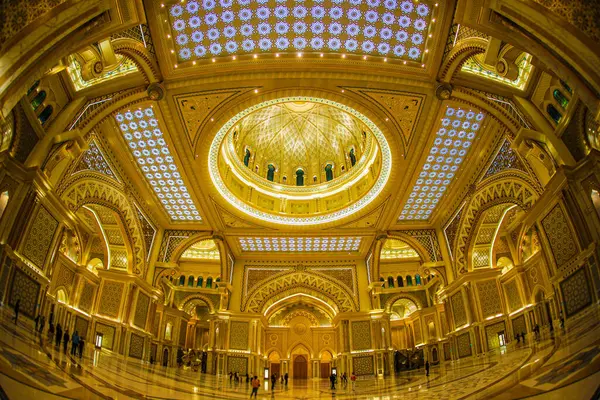 Abu Dabi 'deki Altın Parlak Salon