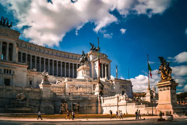 Anma Salonu ve Meydanı