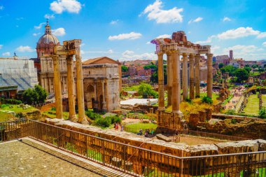 Roma Forumunun turist ve harabeleri