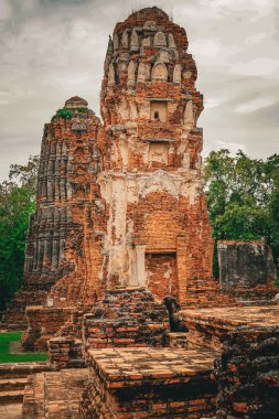 Ayutthaya, Tayland 'daki eski binalar çöktü
