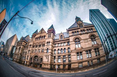 Toronto eski belediye binası ve gökdelenler