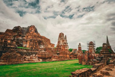 Ayutthaya pagoda resmini mahvediyor
