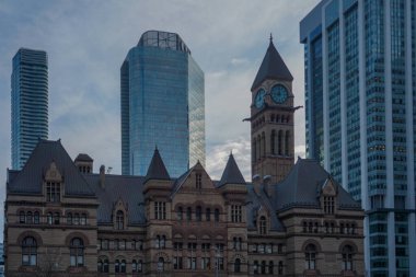 Toronto eski belediye binası ve gökdelenler