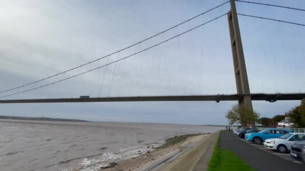 Γέφυρα Χάμπερ Παλίρροια Έρχεται Στις Εκβολές Από Hessle Hull Αγγλία — Αρχείο Βίντεο