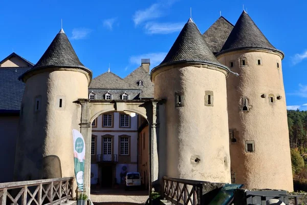 Eingangstore Der Burg Brücke Drei Türme Und Gebäude Bourglinster Luxemburg — Stockfoto