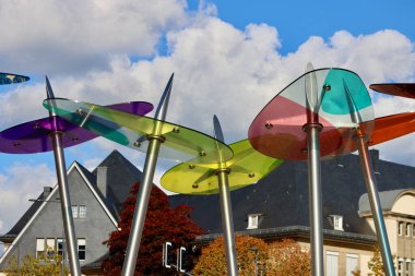 Şehrin modern dekoratif mimarisi. Lüksemburg, Lüksemburg - 8 Ekim 2022