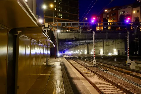 Tågspår Natten Går Tunnel Staden — Stockfoto