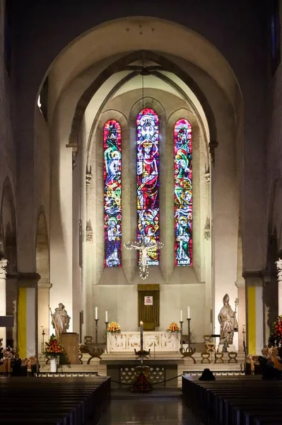 Bazilika Szent Willibrord Belső Tér Oltárral Modern Festett Üvegablakkal Echternach — Stock Fotó