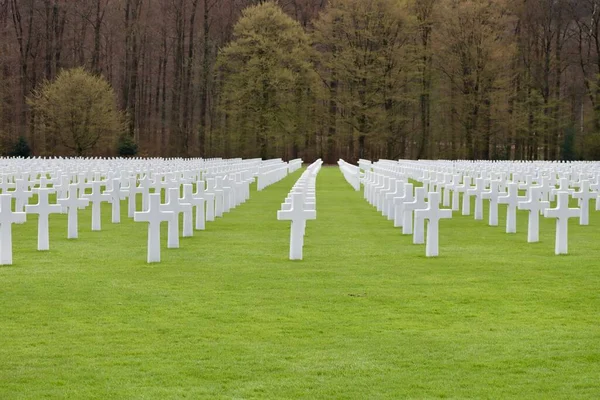 Białe Krzyże Amerykańskim Cmentarzu Wojskowym Wojny Światowej Hamm Luksemburg Kwietnia — Zdjęcie stockowe