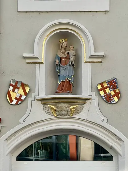 Figure Vierge Marie Tenant Enfant Jésus Trèves Rhénanie Palatinat Allemagne Images De Stock Libres De Droits
