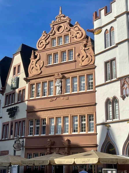 Maison Rouge Trèves Style Gothique Médiéval Traditionnel Rhénanie Palatinat Allemagne Photos De Stock Libres De Droits