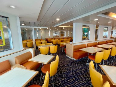Feribot restoranının içinde. Portsmouth, İngiltere - 10 Ekim 2023