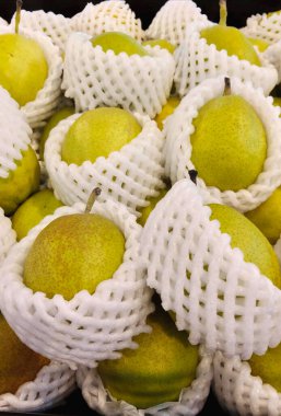 Koruyucu Köpük Ağında Taze Asya Armutları