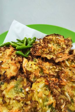 Acı Tekmeli Lezzetli Sebzeli Börek