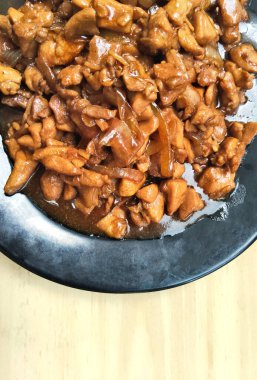 Baharatlı Tavuk Teriyaki Karıştır Kızartmayı Kapat
