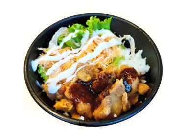 Lezzetli bir Japon kızarmış tavuğu teriyaki soslu, kremalı mayonez ve taze salata..