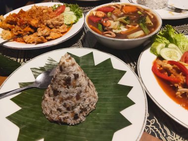 Nasi Tutug Oncom ile Otantik Endonezya Festivali