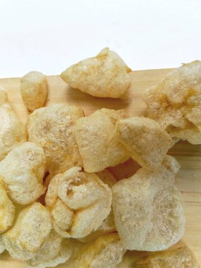 Kıtır kıtır ve altın rengi sığır derisi kraker, 