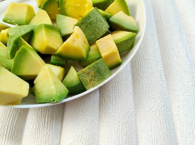 Kremalı Olgun Avokado Küplerinin Kapanışı, Sağlıklı Yağ ve Beslenmenin Mükemmel Kaynağı