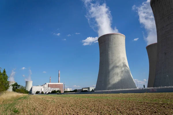 Torres Refrigeración Central Nuclear Autosuficiencia Energética Reducción Emisiones Efecto Invernadero — Foto de Stock