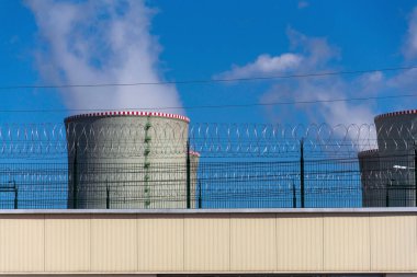 Nükleer santraldeki soğutma kuleleri, kendi kendine yeten enerji, sera emisyonu azaltma ve küresel ısınma kavramı, Dukovany, Çek Cumhuriyeti