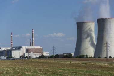 Nükleer santraldeki soğutma kuleleri, kendi kendine yeten enerji, sera emisyonu azaltma ve küresel ısınma kavramı, Dukovany, Çek Cumhuriyeti