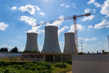 Nükleer santraldeki soğutma kuleleri, kendi kendine yeten enerji, sera emisyonu azaltma ve küresel ısınma kavramı, Dukovany, Çek Cumhuriyeti