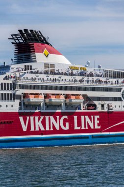 Finlandiya 'nın başkenti Helsinki' de 8 Temmuz 2024 'te Helsinki limanından ayrılan Fin nakliye şirketi Viking firması Abp tarafından hızlı seyahat MS Viking XPRS.