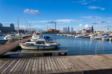 Helen Ltd 'den eski kömür santrali Hanasaari, 6 Temmuz 2024' te Helsinki, Finlandiya 'da termal pille Avrupa' nın en büyük elektrik kazanı fabrikasına dönüşüyor..