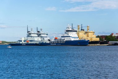 Buzkıran filosu 6 Temmuz 2024 'te Finlandiya' nın Helsinki kentinde Katadanokka adasının kuzey tarafına demirledi..